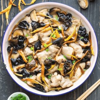 Steamed Chicken With Dried Lily Bud and Black Fungus 300g