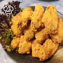 Deep Fried Chicken Wing with Salted Egg Yolk ~400g